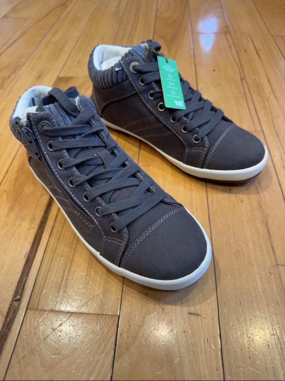 NIB Taos Startup size 7 Graphite distressed High-Top Sneakers in Dark Gray